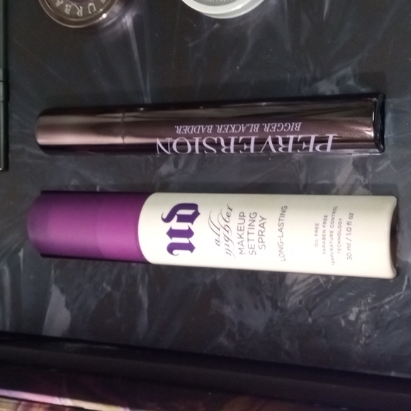 RARE URBAN DECAY 20 YEARS OF BEAUTY WITH AN EDGE ANNIVERSARY COLLECTION - Picture 6 of 14